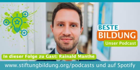 Porträt von Rainald Manthe, dazu Text: Beste Bildung - Unser Podcast, in dieser Folge zu Gast: Rainald Manthe