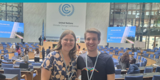 Foto von Amelie Paassen und Phillip Gutberlet bei dem Action for Climate Empowerment Hub